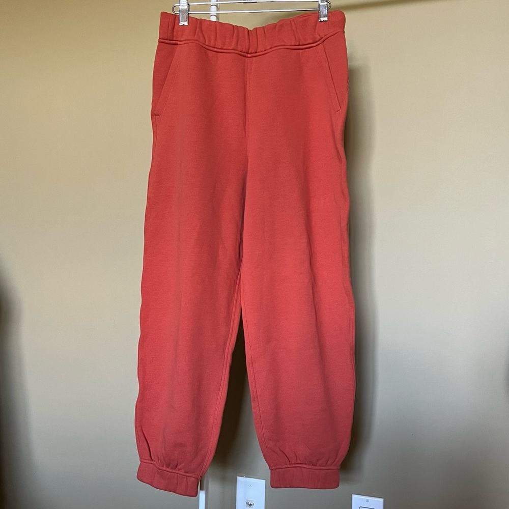 Lululemon relaxed cropped jogger NWOT
